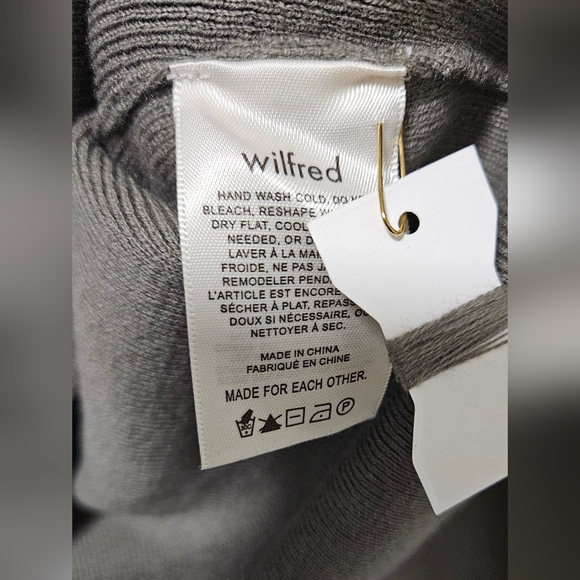 Aritzia Wilfred Rebecca Turtleneck - Picture 4 of 5
